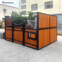 Box pour chevaux en acier galvanisé à chaud de style simple et de haute qualité avec porte à charnières