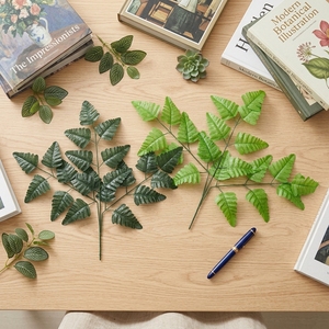 Feuilles de fougère artificielles en soie de haute qualité - Décoration murale moderne 50 cm 3 branches 7 feuilles Modèle Utilisation intérieure/extérieure - Product Image 1