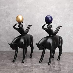 เรซิ่น Bull ขี่ไฟฉาย<span class=keywords><strong>สี</strong></span><span class=keywords><strong>แดง</strong></span>ทอง<span class=keywords><strong>สี</strong></span>ฟ้า Ball เครื่องประดับยุโรปสร้างสรรค์ Art เครื่องประดับบ้านห้องพักห้องนอนตกแต่งเครื่องประดับ - Product Image 2