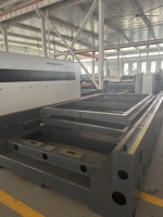 Machine de découpe laser fibre CNC de haute qualité 4020 6020 3KW 6KW avec table d'échange fermée, installation et formation sur site