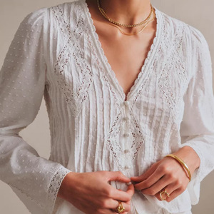 Blusa Elegante de Fiesta para Mujer, Estilo Vintage de Alta Gama, Cuello en V, Manga Larga, Corta, Transpirable, con Encaje Calado, Plisado y Jacquard - Product Image 3
