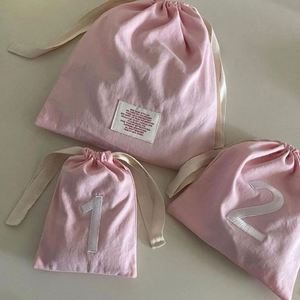 Sacs à cordon personnalisés de haute qualité avec logo, sacs anti-poussière en coton biologique doux en mousseline pour savon, parfum, cadeaux - Product Image 1