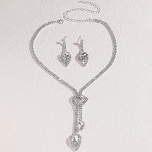 Elegante Conjunto de Collar y Pendientes de Pedrería Inspirado en el Estilo Europeo Americano para Novias, Vestidos de Boda, Pulseras Versátiles de Aleación de Zinc Plateado - Product Image 5