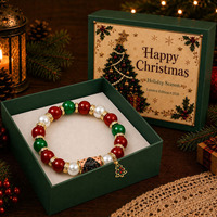 Nouveau bracelet à breloques en alliage plaqué or sur le thème de Noël avec des pendentifs en forme d'élk, de flocon de neige et d'arbre de Noël