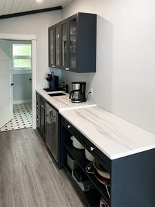 Mueble Barra de Bar Personalizado CANA Shaker, Precio de Fábrica, Estación de Bebidas Modular para el Hogar con Almacenamiento de Vino y Puertas de Vidrio - Product Image 2