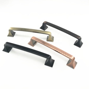Handle and <strong>Knob</strong> Foshan Hardware CX012 Home Furniture Kitchen Cabinet Modern <strong>Style</strong> Golden Wardrobe Door Handle - Product Image 1