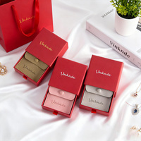 Boîtes à bijoux rectangulaires de luxe rouges en carton avec logo personnalisé, doublure en velours et tiroir, idéales pour cadeaux de mariage et de fête - Colliers et boucles d'oreilles