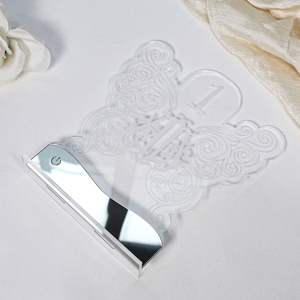 Thanh lịch LED Bướm hình rõ ràng Acrylic Bảng số thẻ với phức tạp cá nhân Monogram cho tiệc cưới sang trọng - Product Image 6