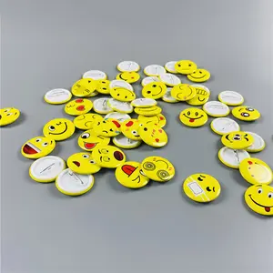 아이들을위한 노란색 맞춤형 플라스틱 배지 안전 바늘이있는 틴플레이트 버튼 배지 사진 오프셋 인쇄 승화 버튼 배지 핀