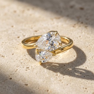 แหวนหมั้นมอสซาไนต์ทรงกลมเจียระไนแบบบริลเลียนท์ ชุบทอง 22K เงินแท้ S925 ประดับแบบหนามเตย เครื่องประดับผู้หญิงสุดคลาสสิก - Product Image 5