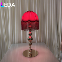 Lampe de table LEDA rétro européenne à franges victoriennes bordeaux, abat-jour en tissu à franges, support en métal doré, pièce maîtresse lumineuse pour les fêtes