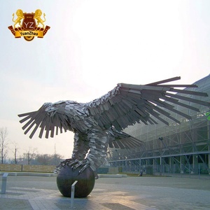 Estatua de Animal de Acero Inoxidable para Decoración de Exteriores, Escultura de Águila Cazando en Acero Inoxidable - Product Image 1