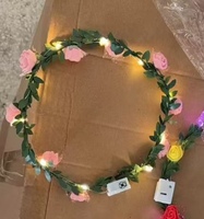 Couronne de Noël LED Lumineuse à 9 Fleurs et 10 Lumières pour Mariage, Fête, ou Décoration de Noël – Jouet Lumineux pour Cheveux
