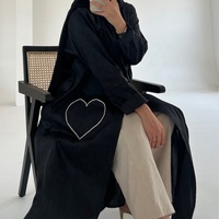 Nouvelle conception d'Abaya 2024, Dubaï, vente en gros personnalisée, vêtements musulmans pour femmes, noir élégant, tenue de l'Aïd avec motif en forme de cœur