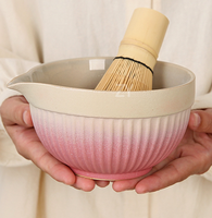 En stock, bol à matcha en céramique japonais multicolores avec bec verseur, texture côtelée verticale, chawan avec support, ensemble matcha 2 pièces