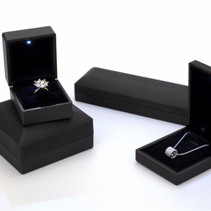 Custom logo jewelry box wedding gift ring Pendant display box packaging with led light