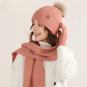 Gorro cálido de punto de lana personalizado para mujer, bufanda G love, tres conjuntos, Bola de Pelo a prueba de viento para invierno, gorro de punto de Cachemira, tres conjuntos - Product Image 2