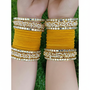 Ensemble de bijoux en or jaune fin plaqué or avec miroir et perles sur bracelets en velours de Jewelemarket - Product Image 2