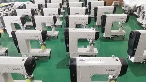 YL-592 Computerized Roller Feed Post Bed <b>Sewing</b> <b>Machine</b> <b>Automatic</b> Industrial <b>Sewing</b> <b>Machine</b> for Shoes Bags Leather - Product Image 4