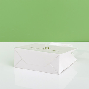 Bolsa de Papel de Lujo Duradera de Alta Calidad, Tamaño y Marca Personalizados, Bolsa de Papel Económica para Ropa - Product Image 3