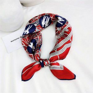 Mùa Hè Cần Cẩu Ngựa Kỹ Thuật Số In Sang Trọng Người Phụ Nữ Chiếc Khăn Lụa Tùy Chỉnh In Cá Nhân 53*53Cm Vuông 100% Lụa Hijab Khăn - Product Image 3