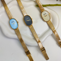 Montre à quartz pour femme personnalisée avec nom, bracelet en acier inoxydable de 23 mm, petit cadran ovale analogique, résistance à l'eau 3 BAR, luminescente