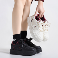 Vente directe d'usine, chaussures blanches décontractées polyvalentes à semelle épaisse, chaussures de sport respirantes confortables pour l'extérieur