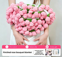 Handgestrickter Blumenüberwurf mit Rosenmuster, Polyester/Wolle-Material, Ganzjahres-Schal, Ideales Valentinstagsgeschenk für Sie