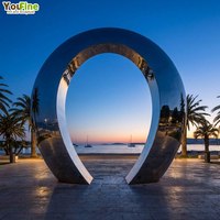 Escultura de Anillo Arqueado de Acero Inoxidable con Acabado Espejo para Exteriores, Arte para Playas, Paseos Marítimos y Vistas al Mar