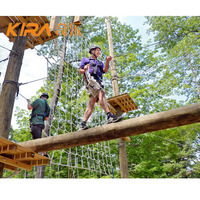Parcours d'escalade en corde du parc d'attractions Tree Top Team Building High Ropes Course