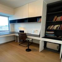 Bureau d'étude tout-en-un personnalisé avec rangement pour livres, structure de support robuste pour coin d'apprentissage en appartement étudiant