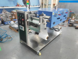 Machine de revêtement automatique à rouleaux avec lame de refoulement continue et four de séchage pour le revêtement des électrodes de batteries au lithium - Product Image 3