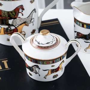 Ensemble de tasses et assiettes de café <span class=keywords><strong>en</strong></span> céramique, style europé<span class=keywords><strong>en</strong></span> rétro, <span class=keywords><strong>en</strong></span> os de cheval, pour le thé, style europé<span class=keywords><strong>en</strong></span>, vente <span class=keywords><strong>en</strong></span> gros, l'usine, rouge, collection - Product Image 3