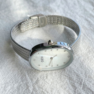 Reloj de pulsera de cuarzo con esfera azul ovalada y correa de malla plateada para mujer, informal, para uso diario - Product Image 4