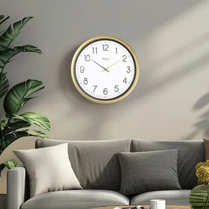 Horloge murale Art déco de luxe moderne Nouveau style Cadre doré Design Rétro Caractéristiques numériques Horloge de décoration de la maison