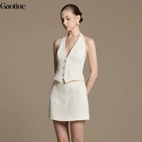 Ensemble deux pièces pour femme, style OEM/ODM personnalisé, pour soirée, en jacquard floral crème, avec débardeur à col halter et mini-jupe sans manches, vente en gros
