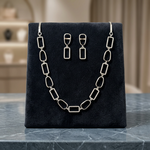 Lujoso y Elegante Collar con Cuentas de Aleación de Cobre de Dos Tonos, Diseño de Mariposa, Perlas con Corte Asscher, Conjunto de Collar para Boda de Mujer - Product Image 1