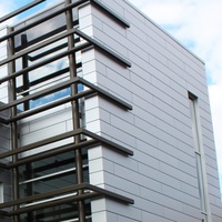 Façades en aluminium de design moderne, murs-rideaux en aluminium, revêtements muraux extérieurs