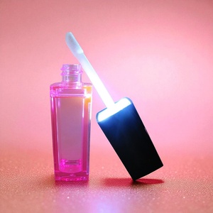 Tubes de brillant à lèvres en plastique avec lumière LED et miroir, bouchon à vis, capacité de 9 ml, couleur et logo personnalisés, cosmétique - Product Image 1