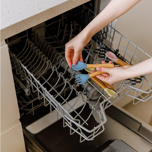 Juego de Cucharas de Silicona de Grado Alimenticio Libres de BPA con Mango de Madera, Utensilios para Aprender a Comer, Vajilla Infantil, ODM OEM - Product Image 6