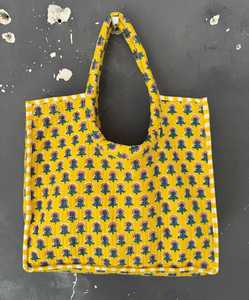 Sac fourre-tout matelassé en coton fait main, imprimé artisanal, pour voyage, shopping, sac à bandoulière pour femme - Product Image 1