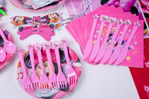 Ensemble 90 pièces de haute qualité fournisseur de fête de vacances ensemble de <span class=keywords><strong>vaisselle</strong></span> en papier <span class=keywords><strong>jetable</strong></span> <span class=keywords><strong>Minnie</strong></span> à motifs de dessins animés pour fête d'anniversaire - Product Image 6