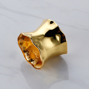 Anneaux <span class=keywords><strong>de</strong></span> <span class=keywords><strong>serviette</strong></span> en alliage perlé <span class=keywords><strong>de</strong></span> style européen, luxe léger, pour décoration <span class=keywords><strong>de</strong></span> <span class=keywords><strong>table</strong></span> <span class=keywords><strong>de</strong></span> Noël et d'hôtel, disponibles pour l'exportation. - Product Image 1