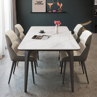 Ensemble de table à manger en marbre métallique 8 places avec chaises, design moderne et luxueux, forme rectangulaire, ton mat chaud, meubles pour la maison