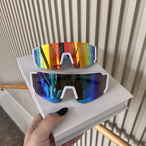 แว่นกันแดดกีฬาแบบ unisex ทรงเต็มกรอบ เลนส์มิเรอร์ ป้องกันรังสียูวี 100% สำหรับกิจกรรมกลางแจ้ง สไตล์ผู้ใหญ่ - Product Image 5