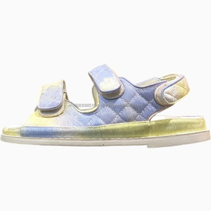 Sandales plates en cuir chic pour femme, marque de créateur, pour l'été et la plage, vente en gros - Product Image 5