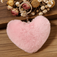 Porte-clés en forme de cœur avec pompon, porte-clés en peluche douce, porte-clés en fausse fourrure colorée, pompons moelleux, porte-clés en boule de pompon pour femmes et filles