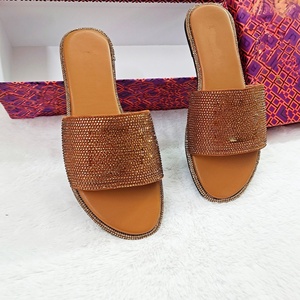Sandali infradito piatti da donna TB estivi con punta aperta, scarpe da spiaggia per esterni con strass, suola morbida in gomma, taglie grandi - Product Image 6