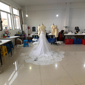 Abito <span class=keywords><strong>da</strong></span> <span class=keywords><strong>Sposa</strong></span> di Lusso in Raso e Pizzo dal Design Unico, con Scollo a V Profondo, Schiena Scoperta, Senza Maniche, Stile Sirena - Product Image 6