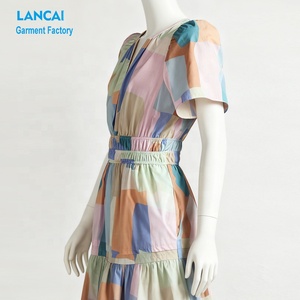 Fabricante de Ropa Personalizada OEM, Vestido Midi Plisado sin Tirantes con Estampado de Lunares y Bolsillos Laterales para Mujer - Product Image 2